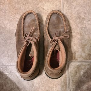 Boys size 5 twisted X shoes